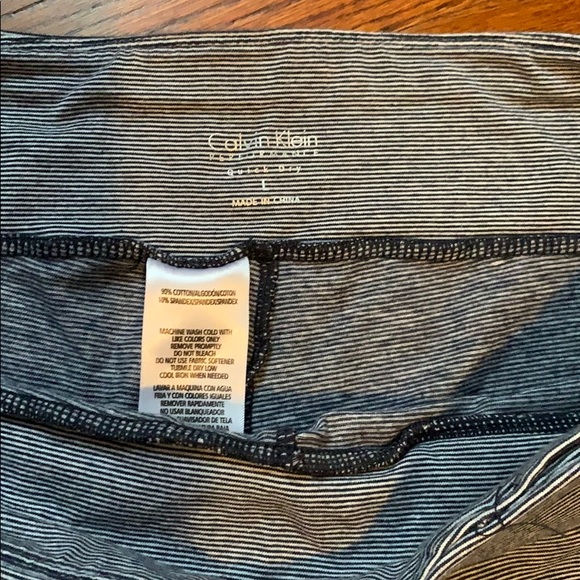 Calvin Klein Performance Quick Dry capris - Picture 2 of 3